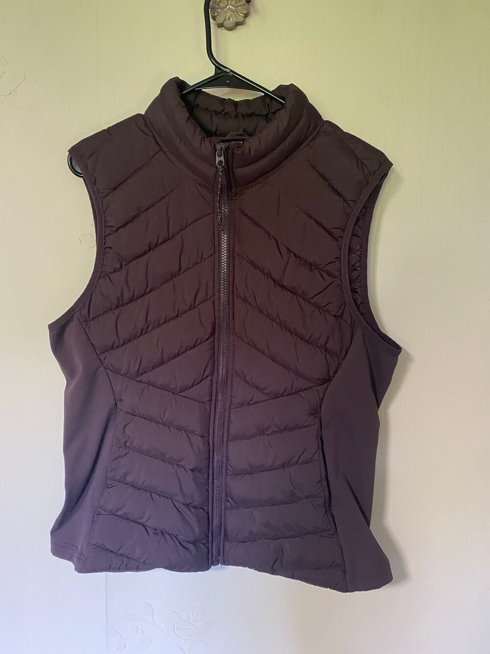 Fabletics Eggplant Quilted Puffer Vest XL Outdoor Hiking Camping